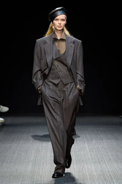 Look 1